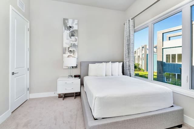 Luxury Condo, 5 Bedrooms, Pool Access (Two Story)