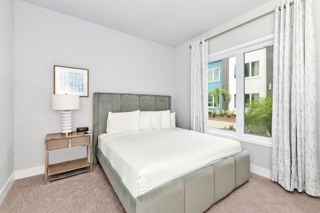 Luxury Condo, 4 Bedrooms, Pool Access