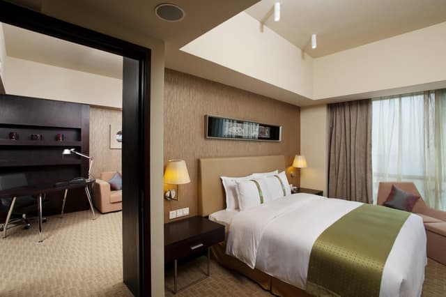 1 Bedroom Suite Club Lounge Access Up to 3 Guests