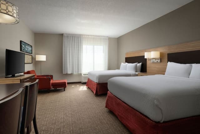 Studio, 2 Queen Beds (Hearing Accessible)