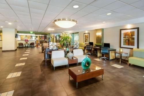 โรงแรมเชสเตอร์และศูนย์การประชุม (Chester Hotel & Conference Center)0