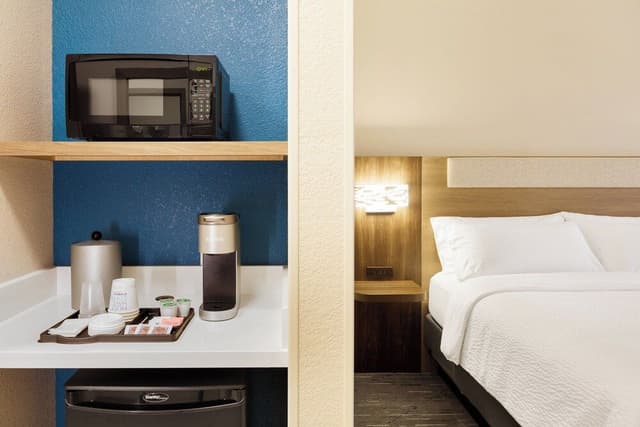 Suite, 1 King Bed, Accessible, Non Smoking (Communications)