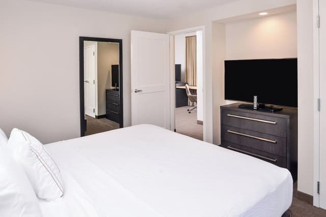 Suite, 1 King Bed (Mobility Accessible, Roll-in Shower)
