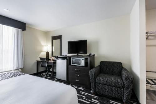 1 King Bed, Non-Smoking