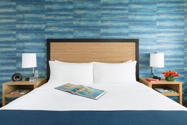 Deluxe Room, 1 King Bed