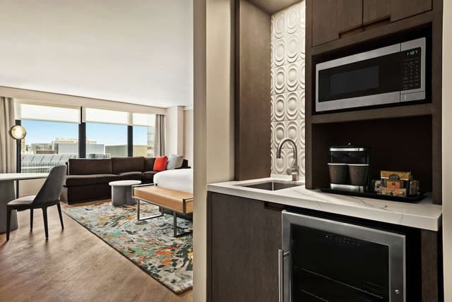 Premier Studio, 1 King Bed, Accessible (Roll-In Shower)