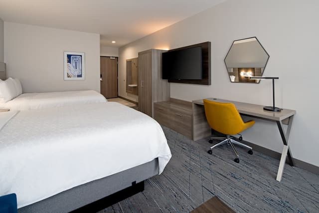 Suite, 2 Queen Beds, Accessible (Roll In Shwr)