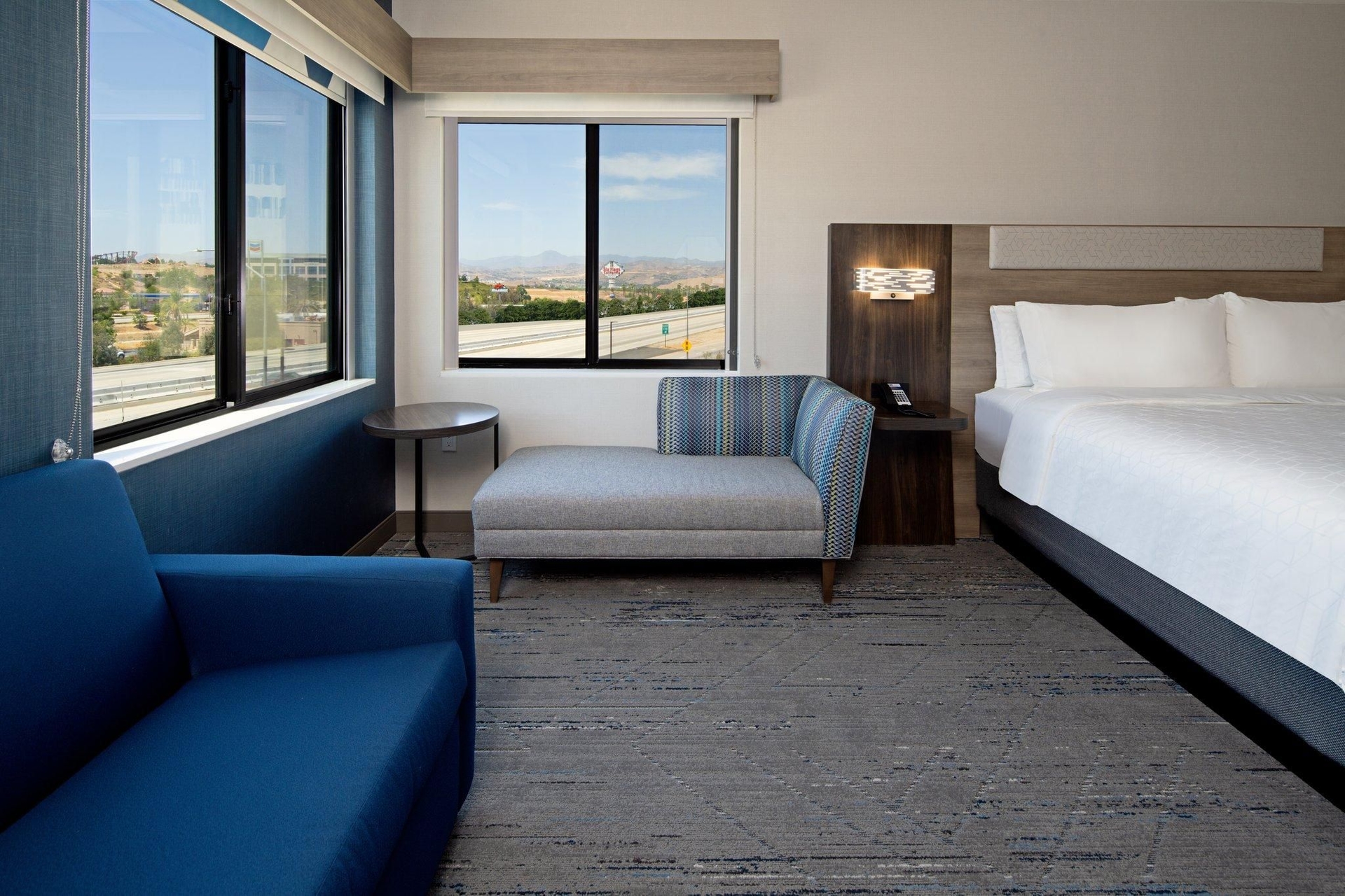 Holiday Inn Express and Suites Valencia - Santa Clarita By IHG0