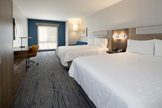 Suite, 2 Queen Beds, Accessible (Roll In Shwr)