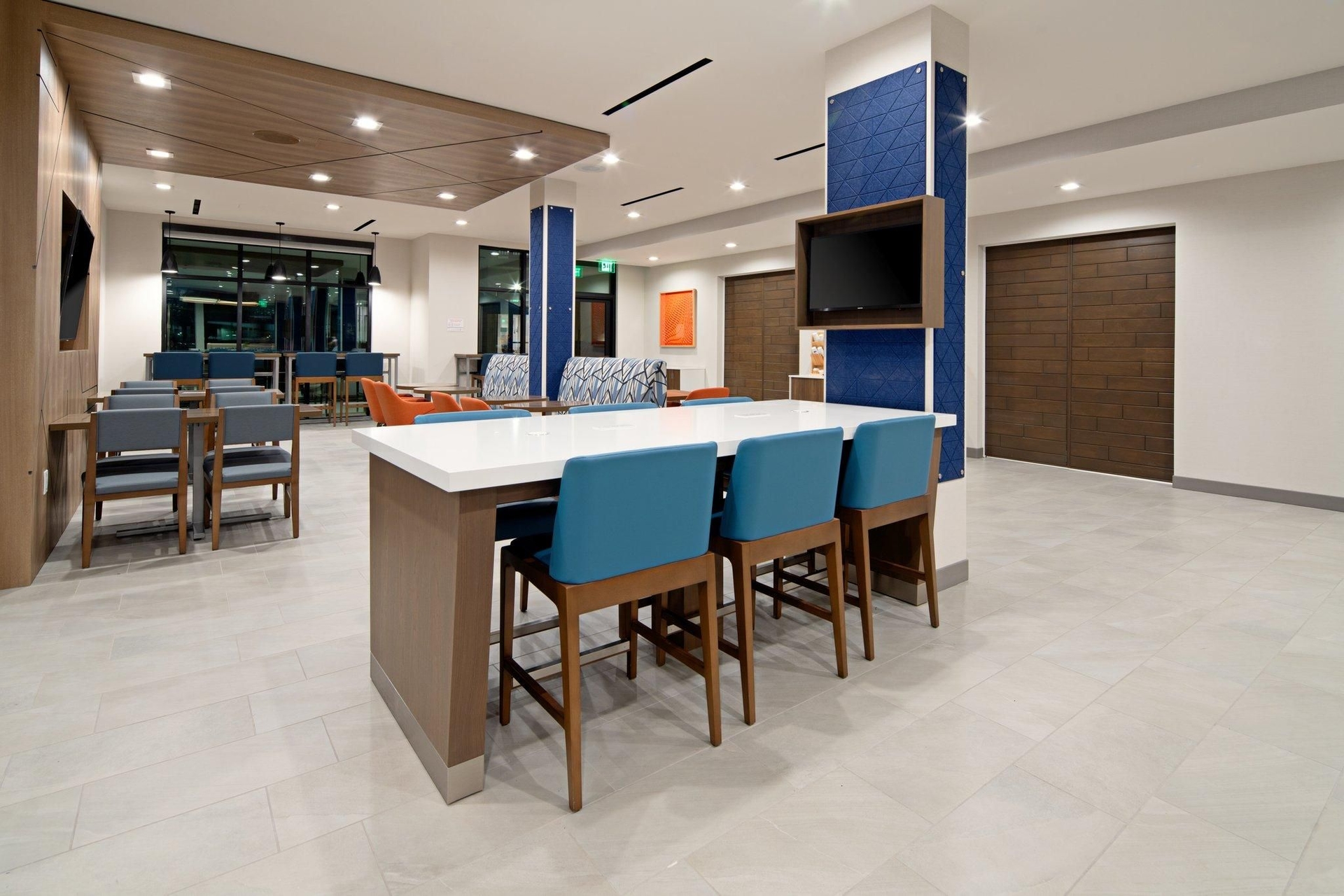 Holiday Inn Express and Suites Valencia - Santa Clarita By IHG1