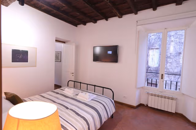 Lovely Navona Apartment (Via di Monte Giordano 58)