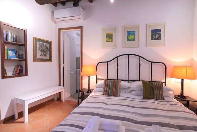 Lovely Navona Apartment (Via di Monte Giordano 58)