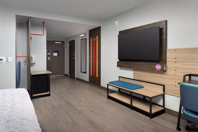 1 KING BED STUDIO SUITE NONSMOKING