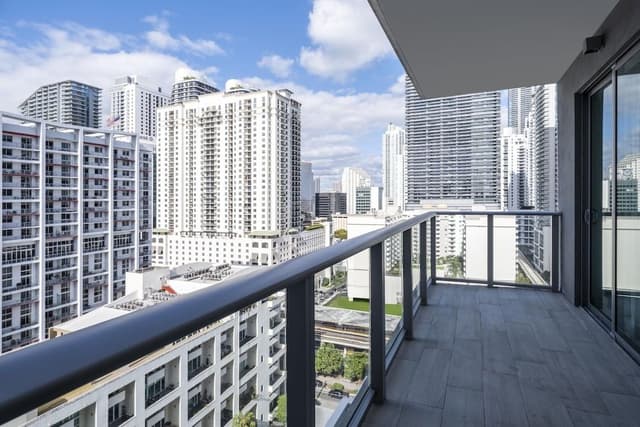 Suite, 1 Bedroom, Roll-in Shower (Mobility Accessible)