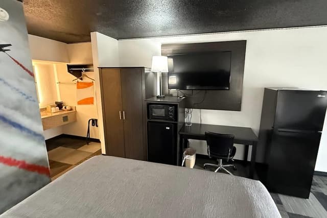 Room, 1 King Bed, Non Smoking