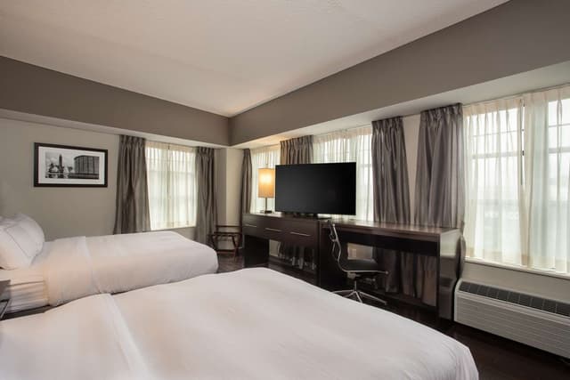 THE WILLIAMS SUITE 2 QUEENS
