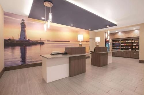ลา ควินตา อินน์ แอนด์ สวีทส์ บาย วินด์แฮม บัฟฟาโล แอมเฮิร์สต์ (La Quinta Inn & Suites by Wyndham Buffalo Amherst)0