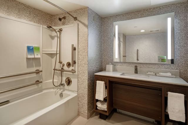 2QUEEN ACCESSIBLE BATHTUB STUDIO NONSMOKING