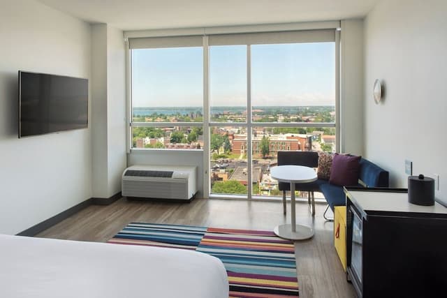 Room, 1 King Bed (Hearing Accessible)