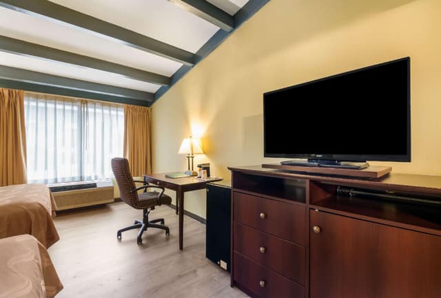 2 Queen Beds, Efficiency, Nonsmoking