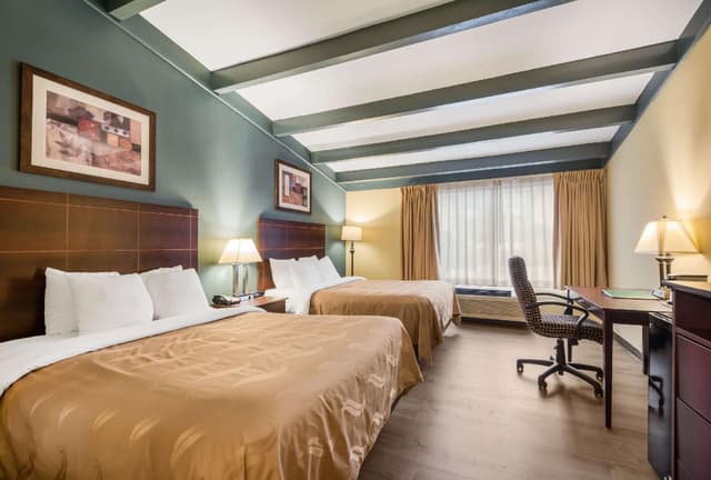 2 Queen Beds, Efficiency, Nonsmoking
