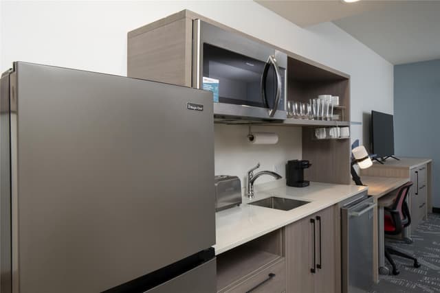2 QUEEN HEARING ACCESSIBLE STUDIO SUITE