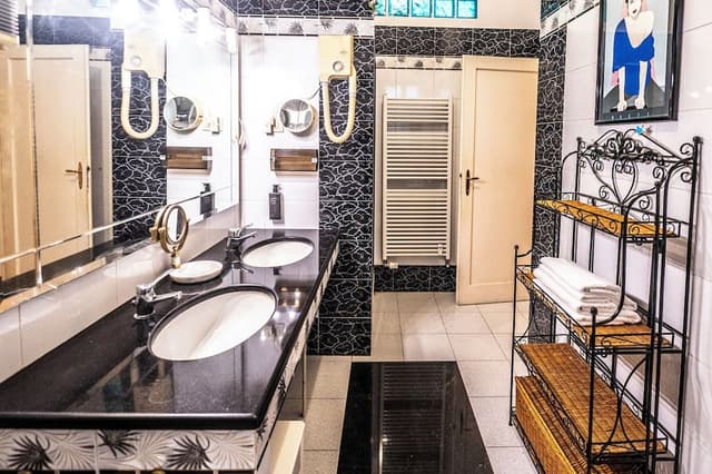 Trastevere 2 BR Cozy Apartment (Via Nicola Fabrizi 11)