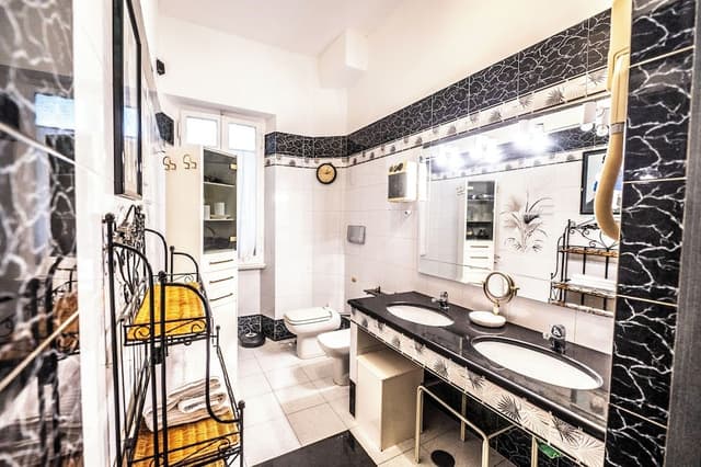 Trastevere 2 BR Cozy Apartment (Via Nicola Fabrizi 11)