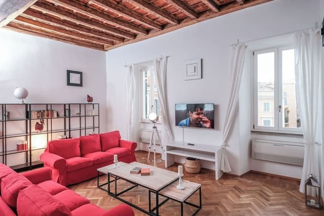 Regal Home in Trastevere (Piazza di S. Apollonia 3)