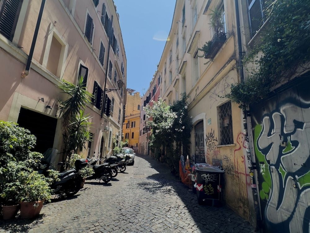 Trastevere Apartments3