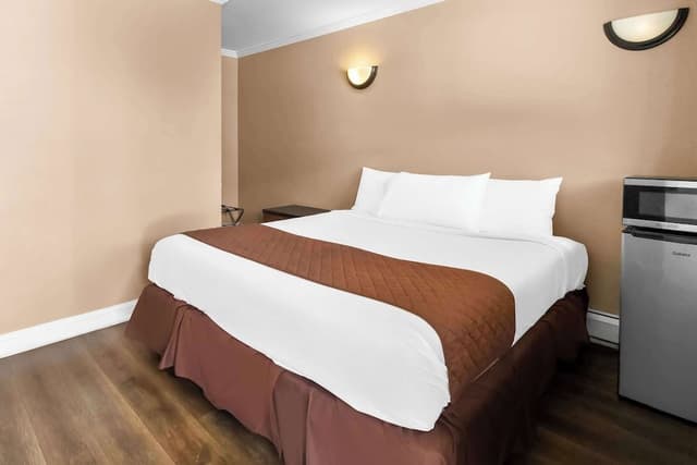 Room, 1 King Bed, Non Smoking