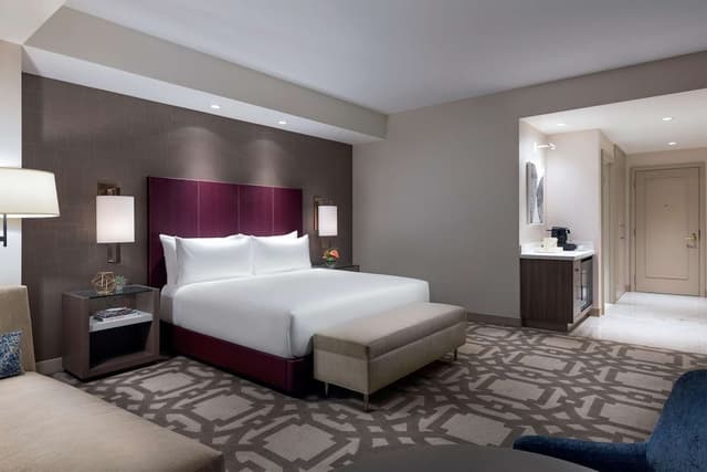 Superior Room, 1 King Bed (Strip View)