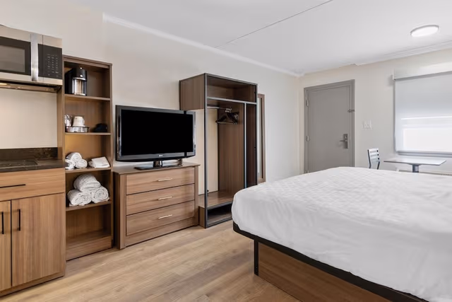 Standard Room, 1 King Bed, Non Smoking, Kitchenette (2nd Floor)
