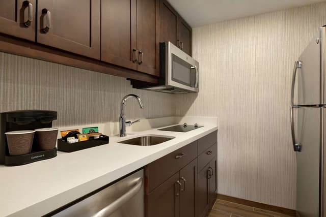 1KING HEARING ACCESSIBLE SUITE NONSMOKING