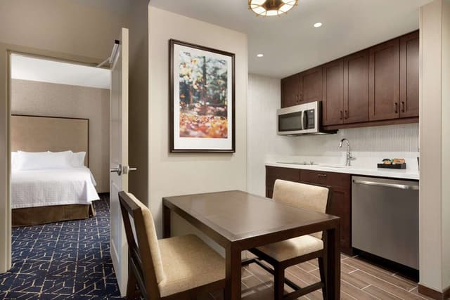1 KING BED 1 BEDROOM SUITE NONSMOKING
