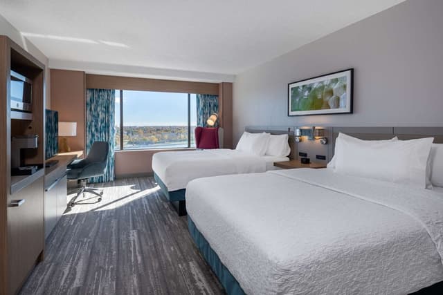 2 QUEEN BEDS RIVER VIEW