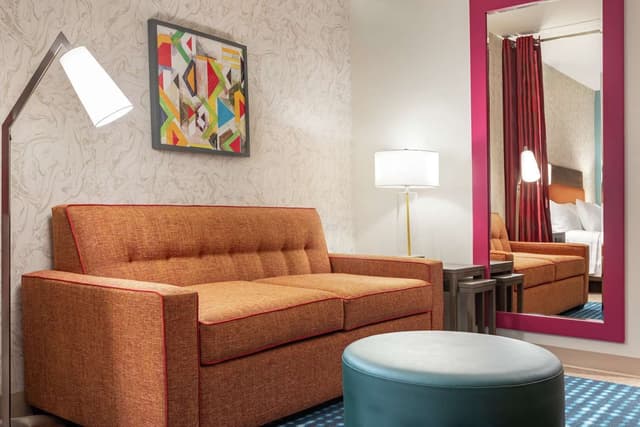1 KING BED STUDIO SUITE NONSMOKING
