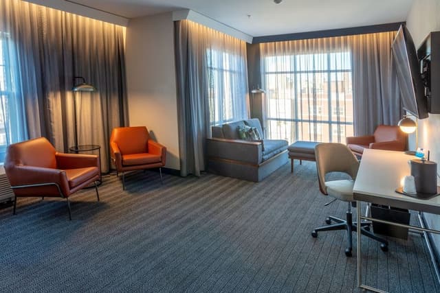 Suite, 1 Bedroom (Dining Area, Living Room)