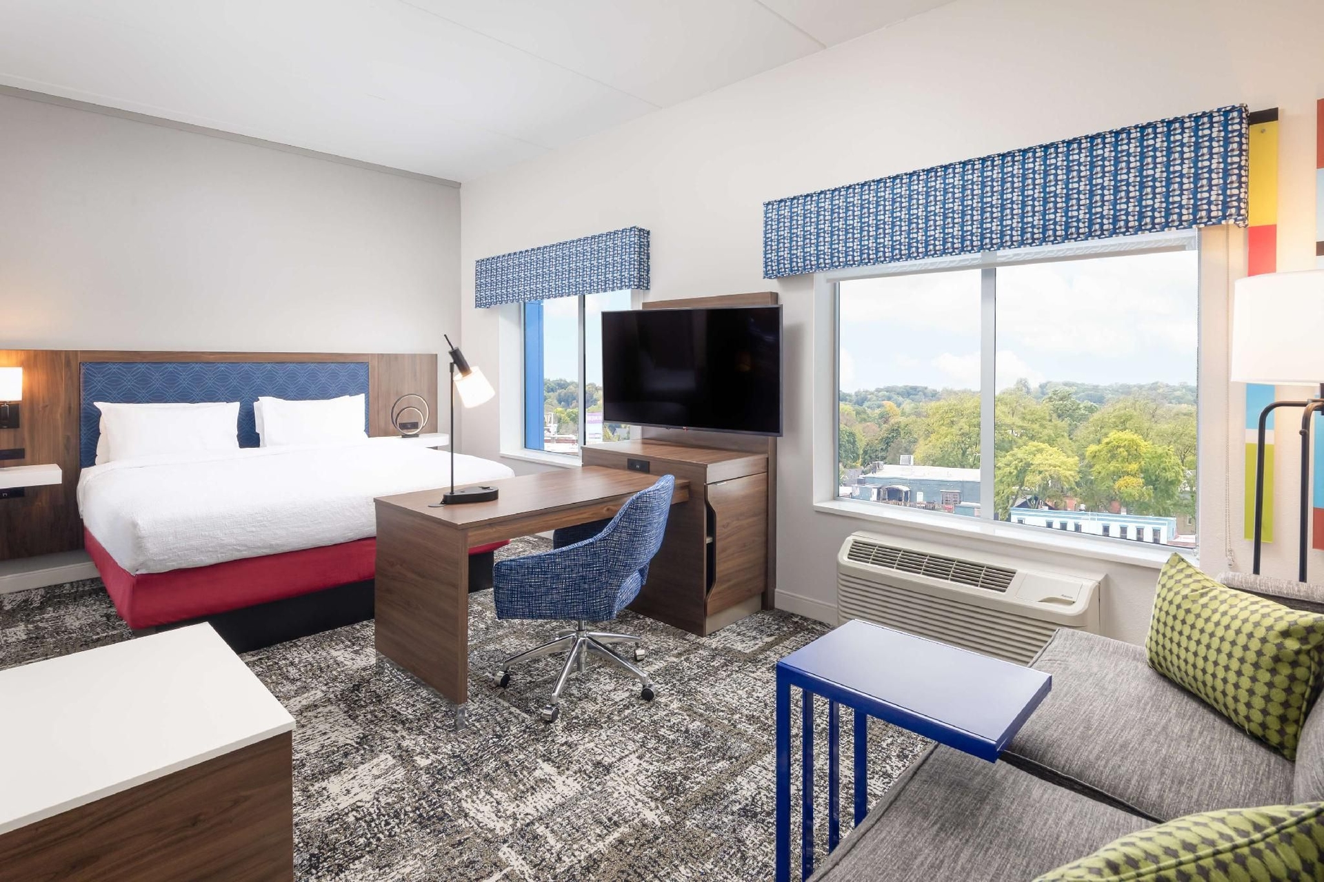 Hampton Inn & Suites Rochester Downtown3