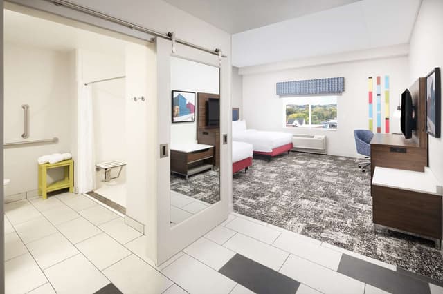 2 QNS MOBILITY ACCESS ROLL IN SHOWER