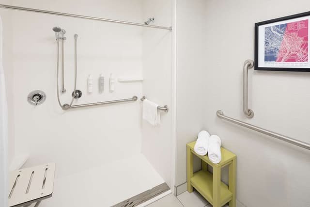 2 QNS MOBILITY ACCESS ROLL IN SHOWER