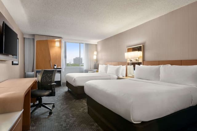 Suite, 2 Queen Beds (Skyline View, Sky Floor)