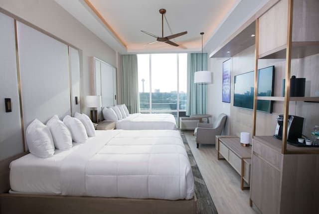 Suite, 2 Queen Beds (Skyline View, Sky Floor)