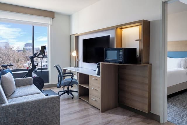 Suite, 1 King Bed