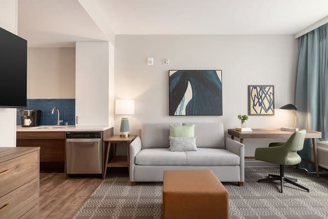 Studio Suite, 2 Queen Beds, Kitchen