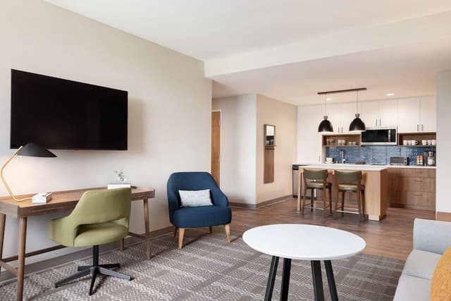 Suite, 2 Bedrooms, Kitchen