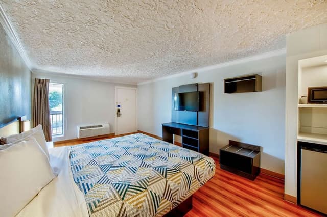 Standard Room, 1 King Bed, Non Smoking