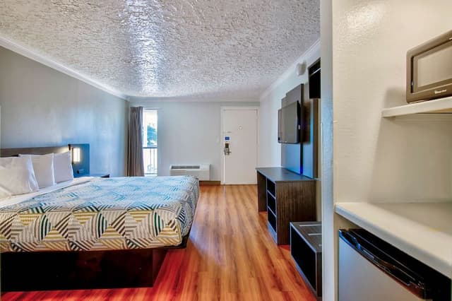 Standard Room, 1 King Bed, Non Smoking