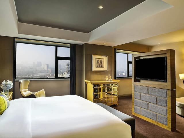 Luxury Room, 1 King Bed, Club Lounge Access