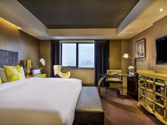 Superior Room, 1 King Bed, Club Lounge Access